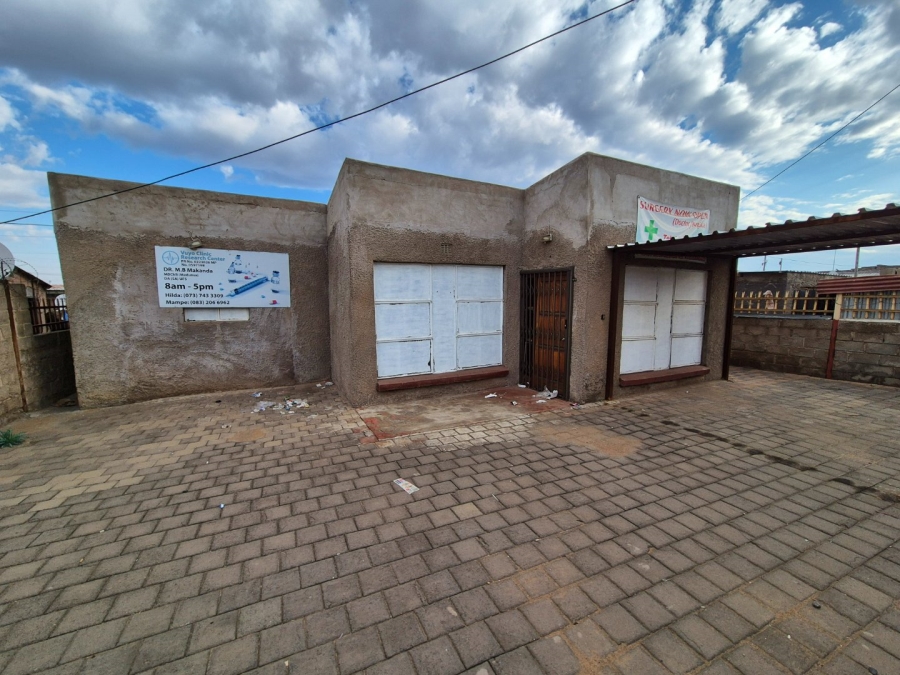To Let commercial Property for Rent in Kagisanong Free State